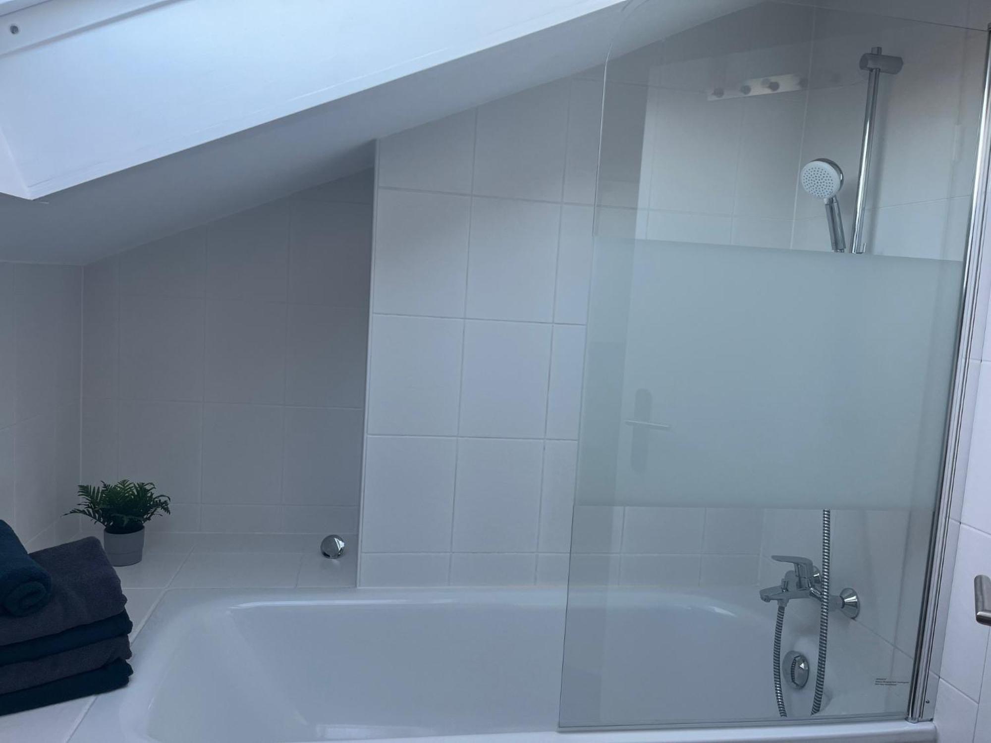 Helle, Ruhige Ferienwohnung Mit Balkon Bad Tolz Bagian luar foto